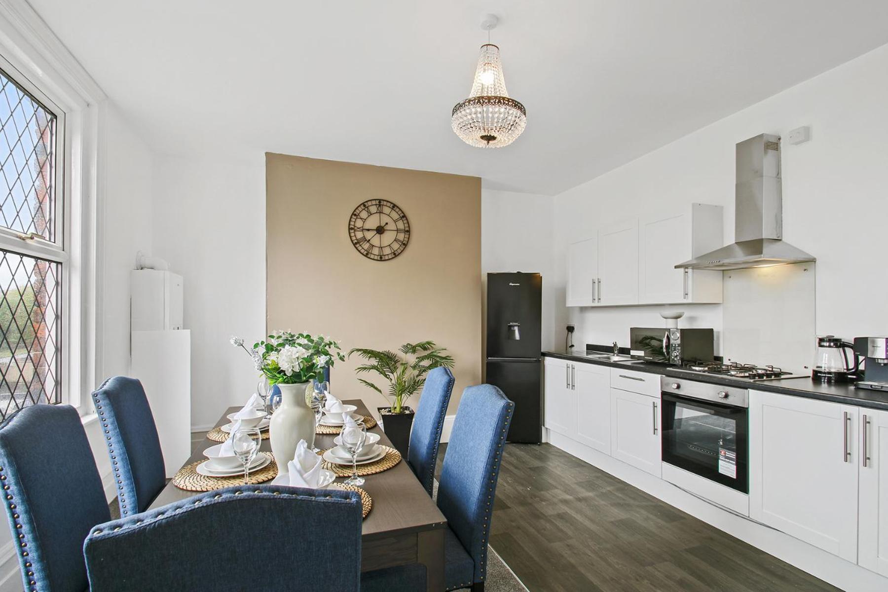 Home In Woodhouse, Leeds リーズ エクステリア 写真