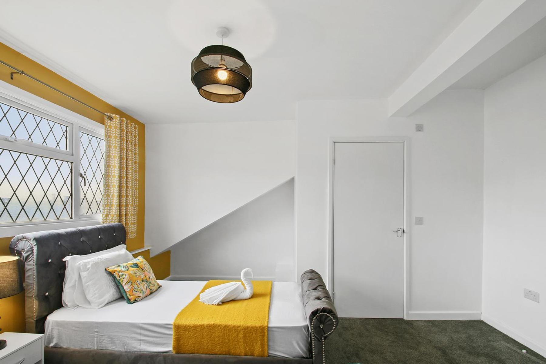 Home In Woodhouse, Leeds リーズ エクステリア 写真