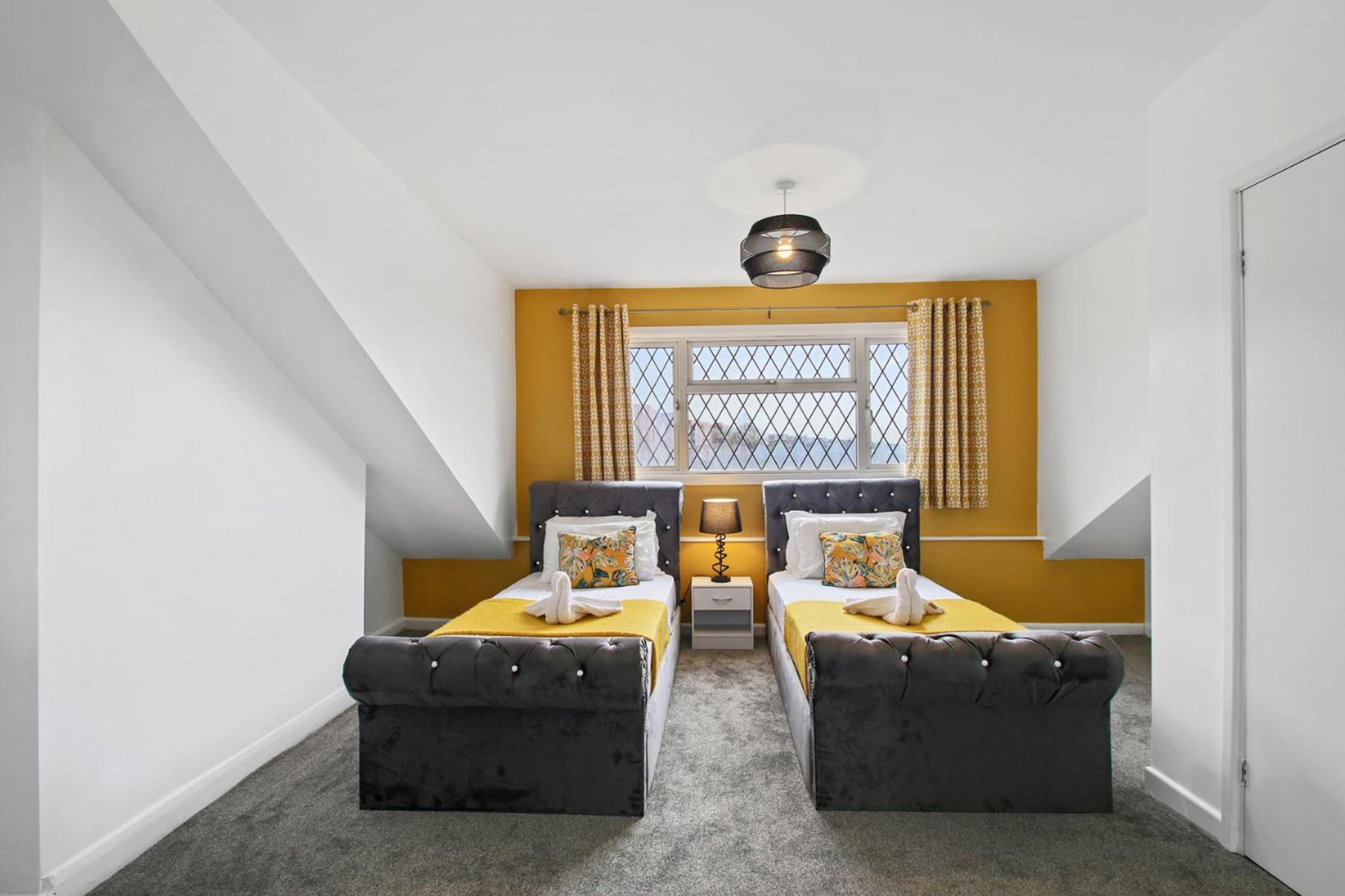 Home In Woodhouse, Leeds リーズ エクステリア 写真